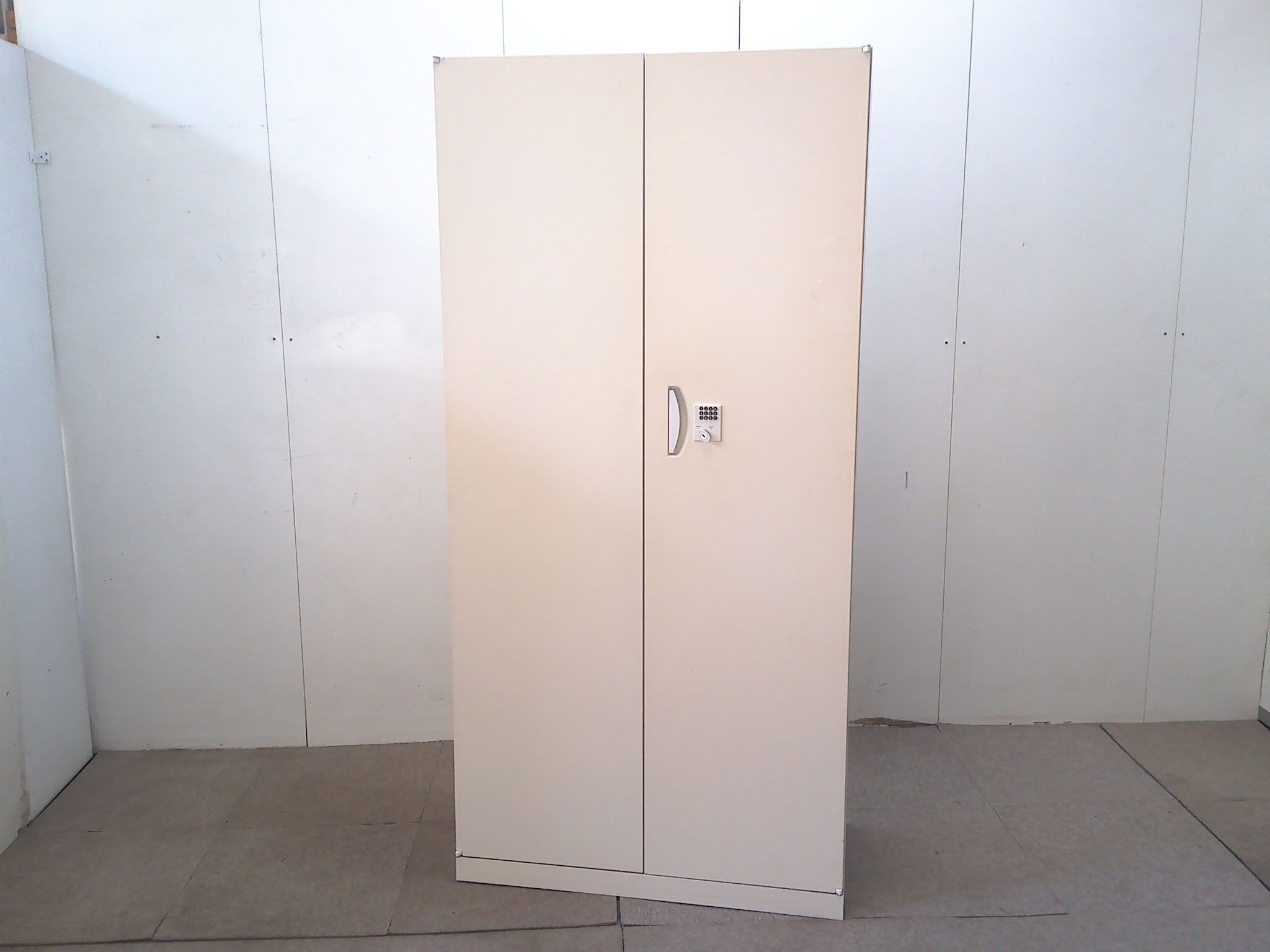 生興/ホワイト/両開きキャビネット/【中古】