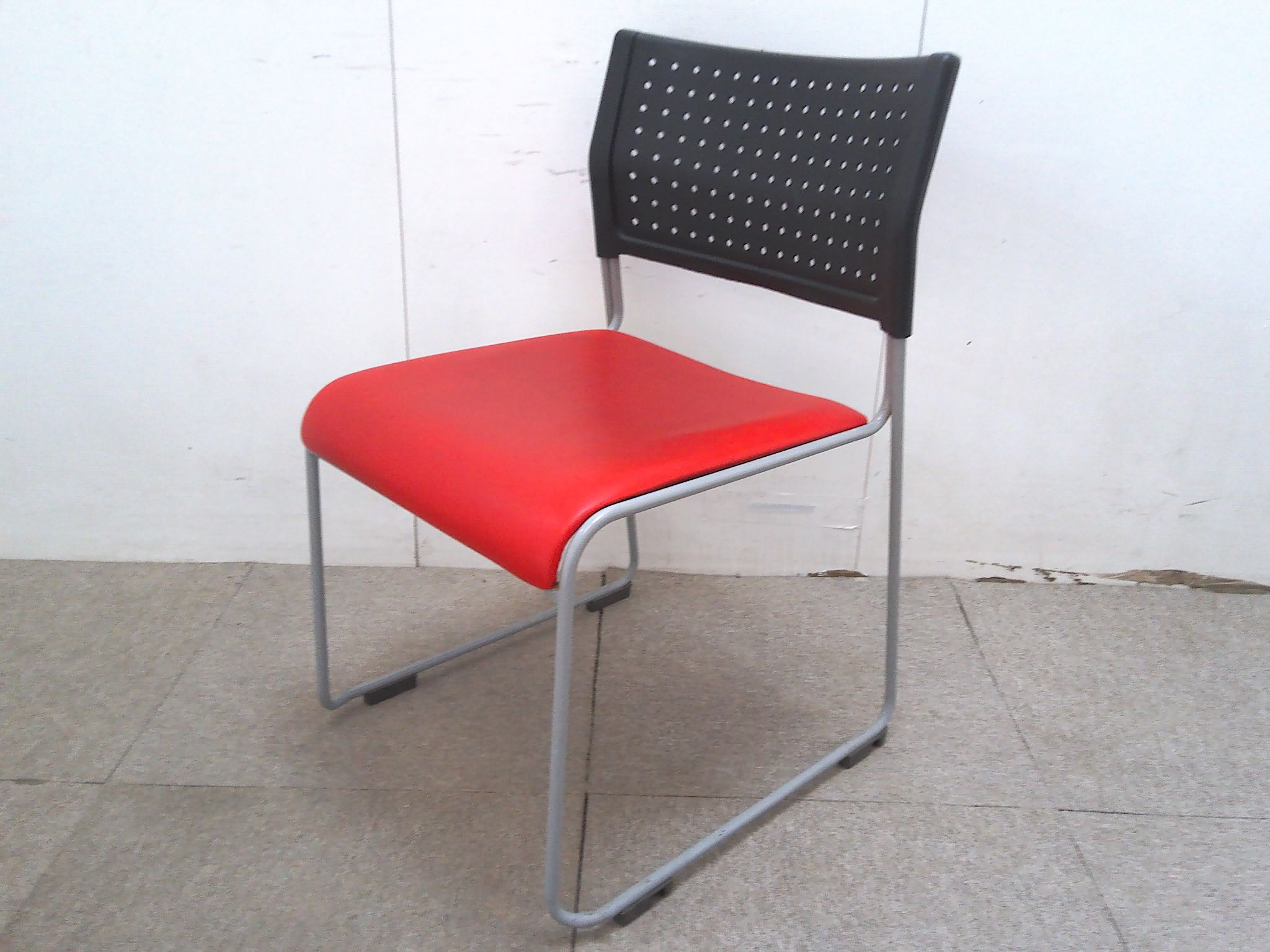 レッド/スタッキングチェア/【中古】