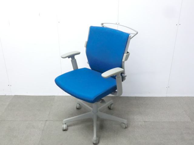 オカムラ/エスクード/ライトブルー/【中古】 ＯＡチェア肘有