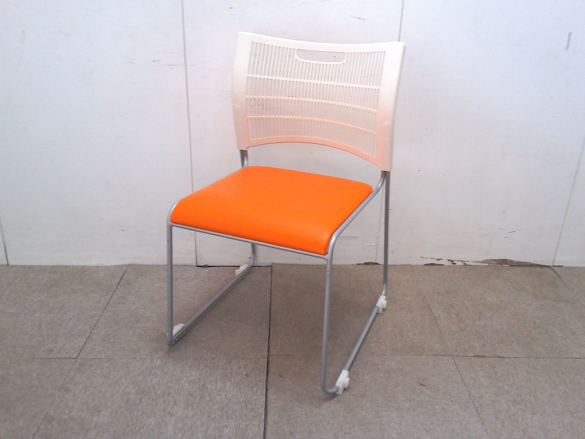 オレンジ/スタッキングチェア/【中古】