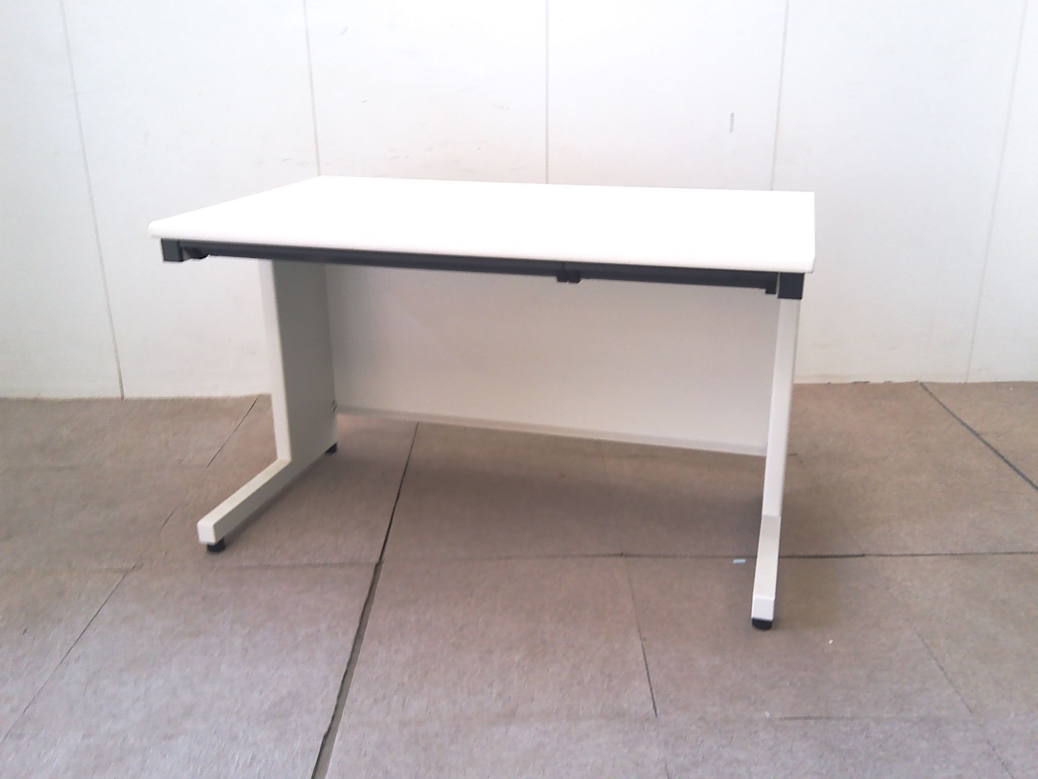 プラス/ホワイト/平デスク/【中古】