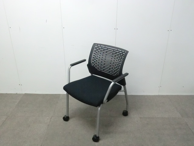 ライオン / ブラック / 【中古】 カートチェア肘有