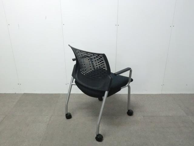 ライオン / ブラック / 【中古】 カートチェア肘有