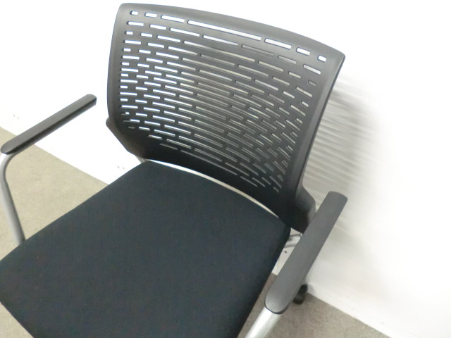 ライオン / ブラック / 【中古】 カートチェア肘有