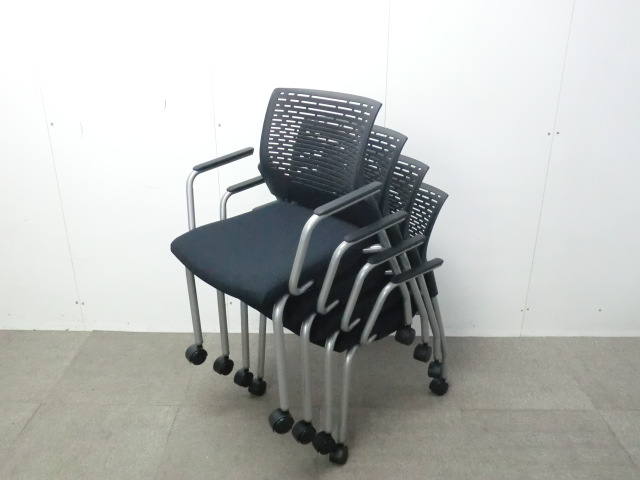 ライオン / ブラック / 【中古】 カートチェア肘有