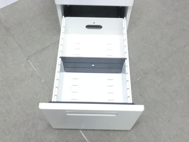 ライオン / ホワイト / 【中古】 3段ハイワゴン