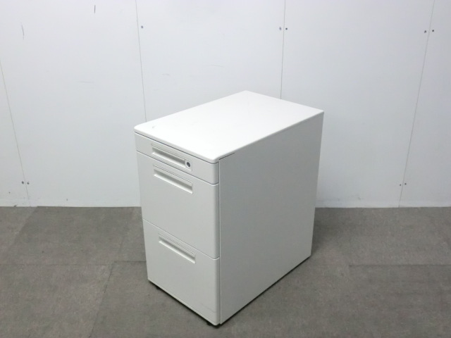 ライオン / ホワイト / 【中古】 3段ハイワゴン