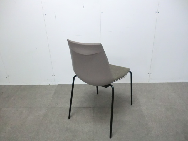 スタッキングチェア / ベージュ 【中古】