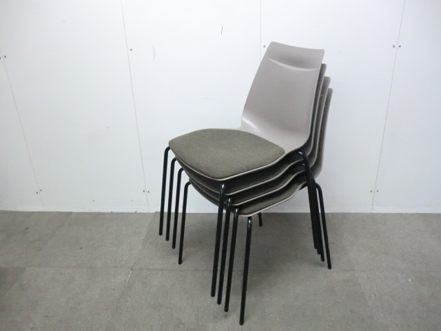 スタッキングチェア / ベージュ 【中古】
