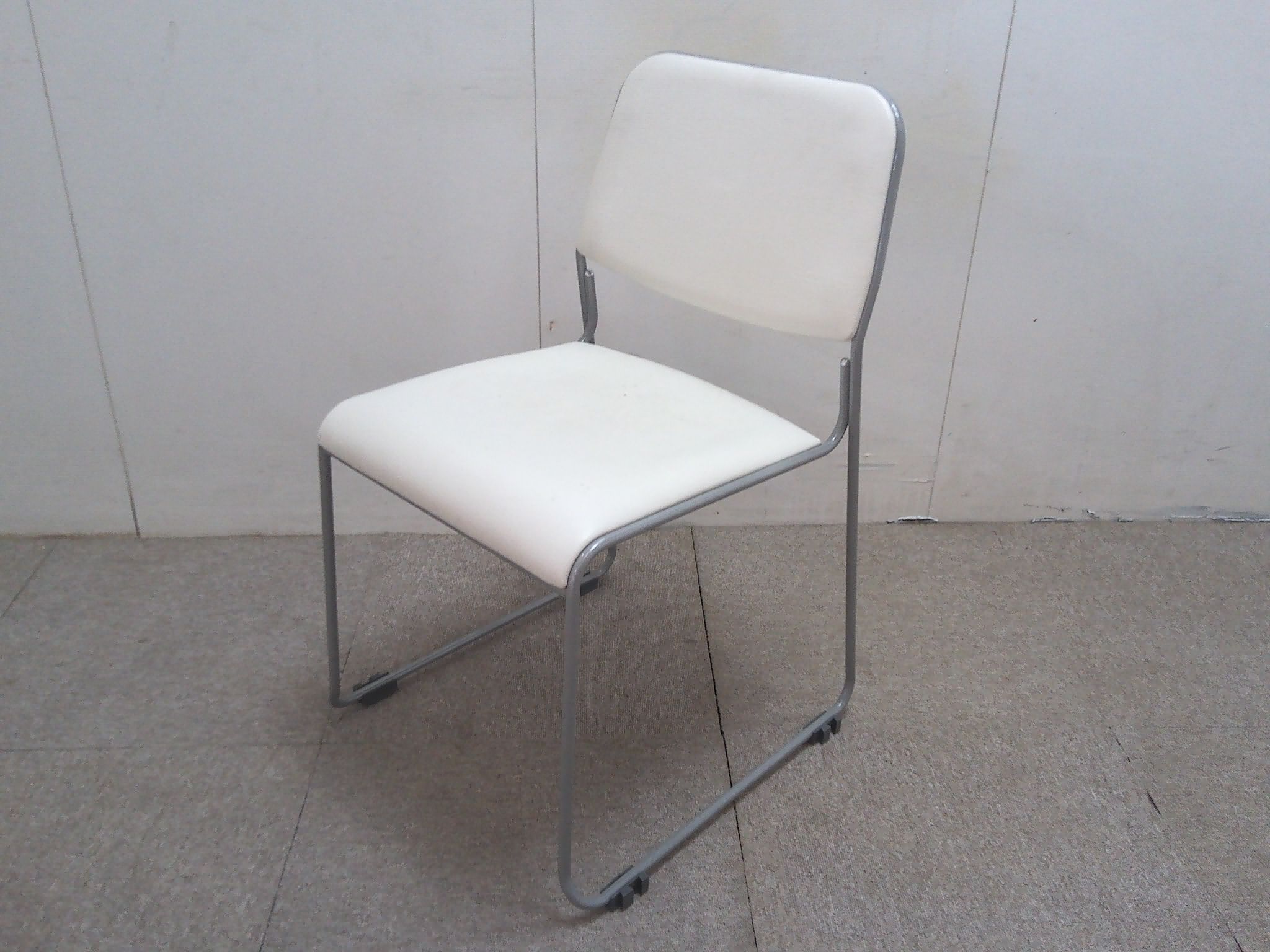 ホワイト/スタッキングチェア/【中古】