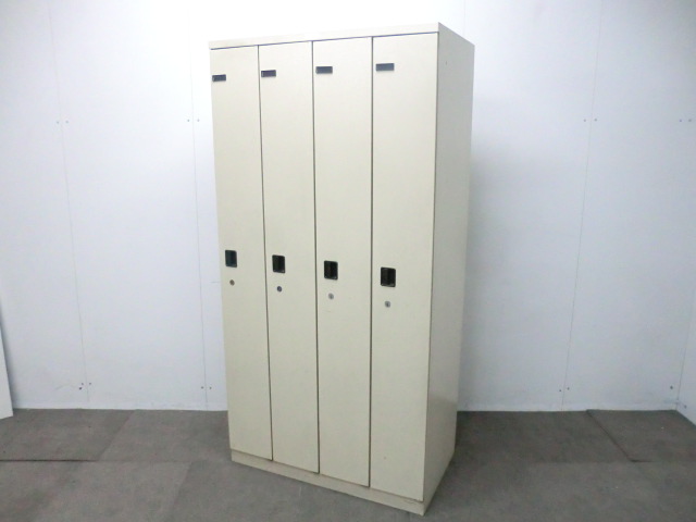 オカムラ / アイボリー / 【中古】 ４人用ロッカー