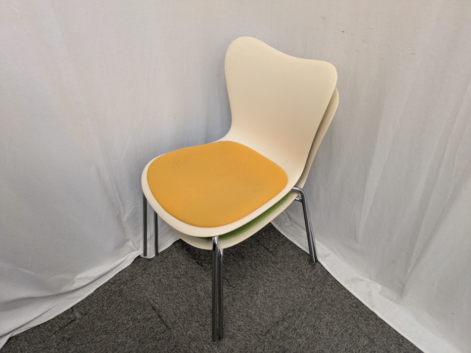 ナイキ / オレンジ / 【中古】 スタッキングチェア