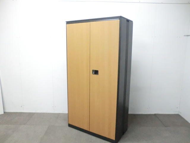 オカムラ / 木目調 / 【中古】 両開きキャビネット