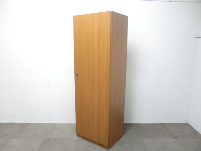 オカムラ / 木目調 / 【中古】 木製ワードローブ