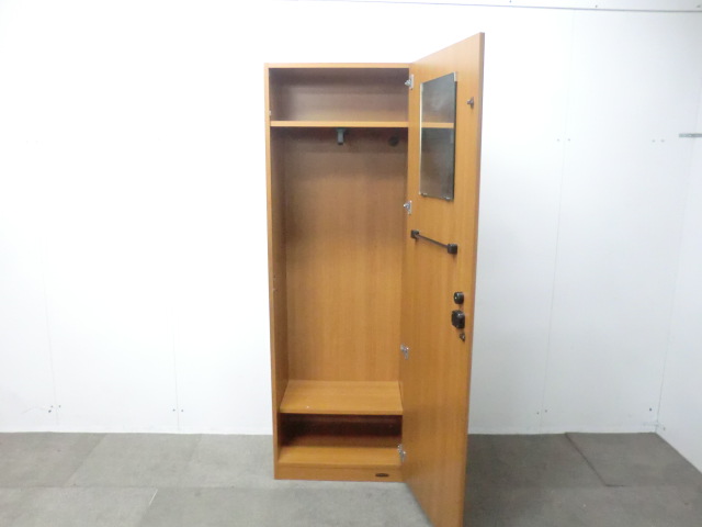 オカムラ / 木目調 / 【中古】 木製ワードローブ