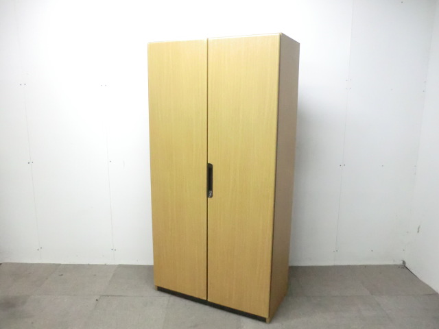 オカムラ / 木目調 / 【中古】 木製ワードローブ