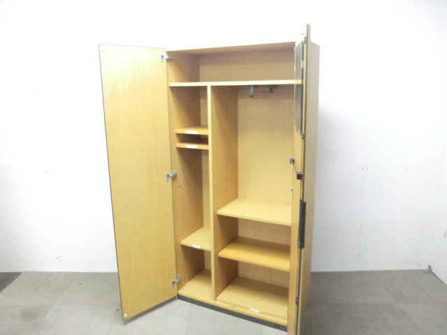 オカムラ / 木目調 / 【中古】 木製ワードローブ