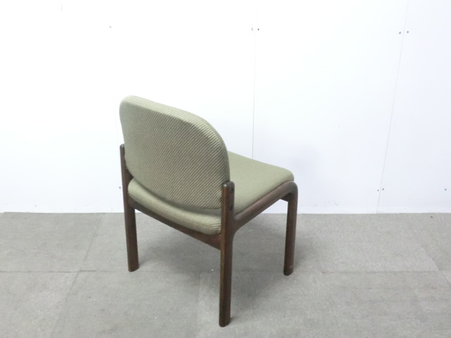 オカムラ/チャコールグレー / 【中古】 ミーティングチェア