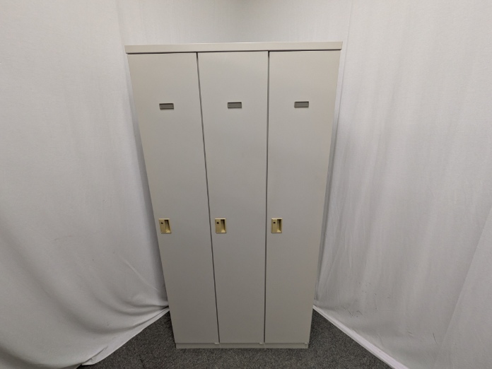 オカムラ / ニューグレー / 【中古】 3人用ロッカー