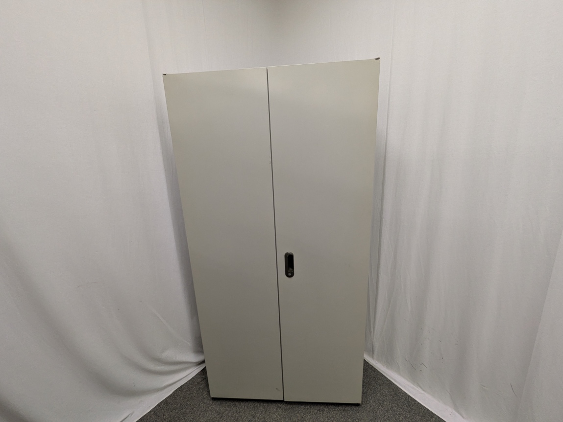 プラス / ニューグレー / 両開きキャビネット /【中古】