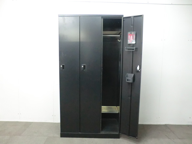ナイキ / ブラック / 【中古】 3人用ロッカー