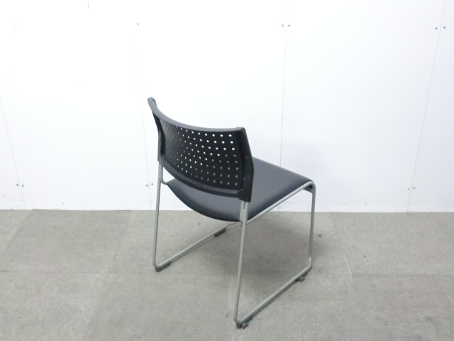 アイリスチトセ/ ブラック / 【中古】 スタッキングチェア