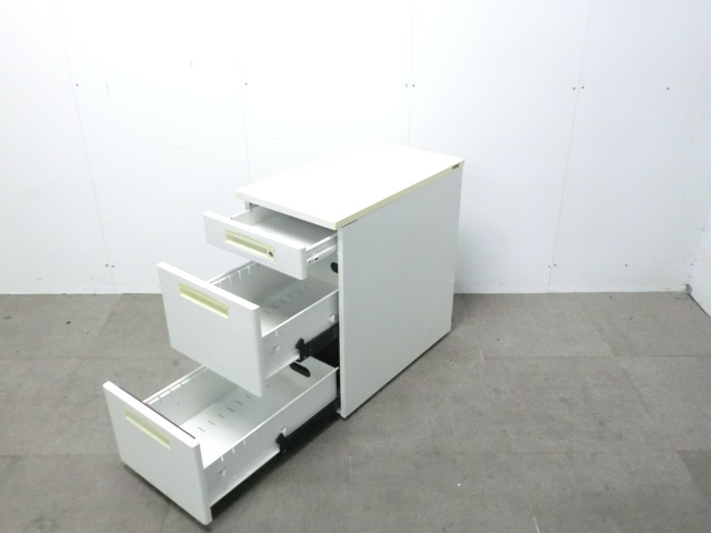 ナイキ / ホワイト / 【中古】 3段脇机