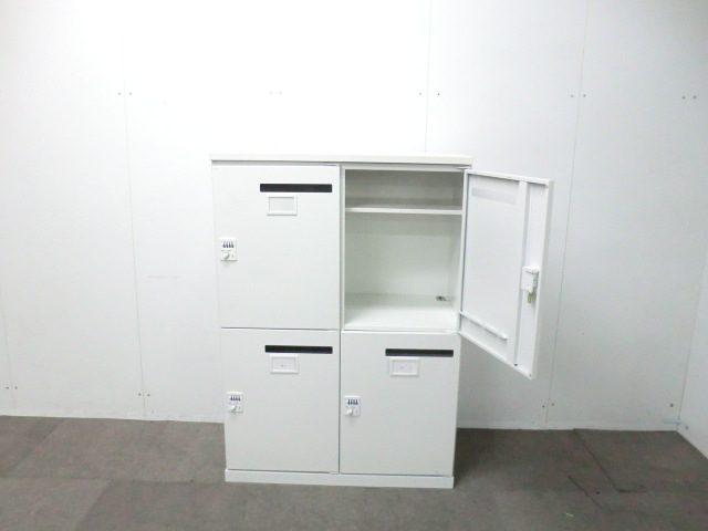 ナイキ / ホワイト / 【中古】 4人用パーソナルロッカー