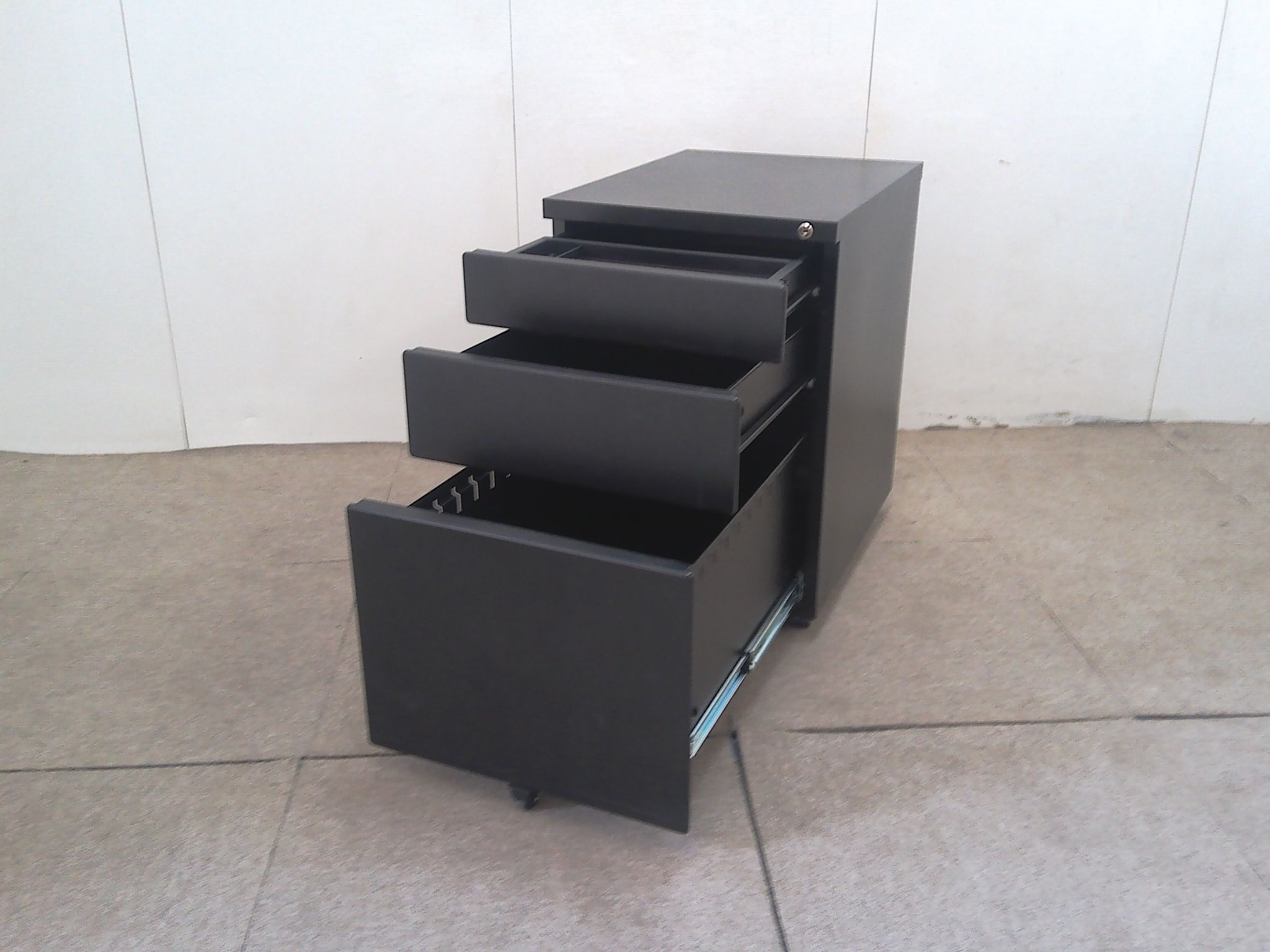 ブラック 3段ワゴン 【中古】