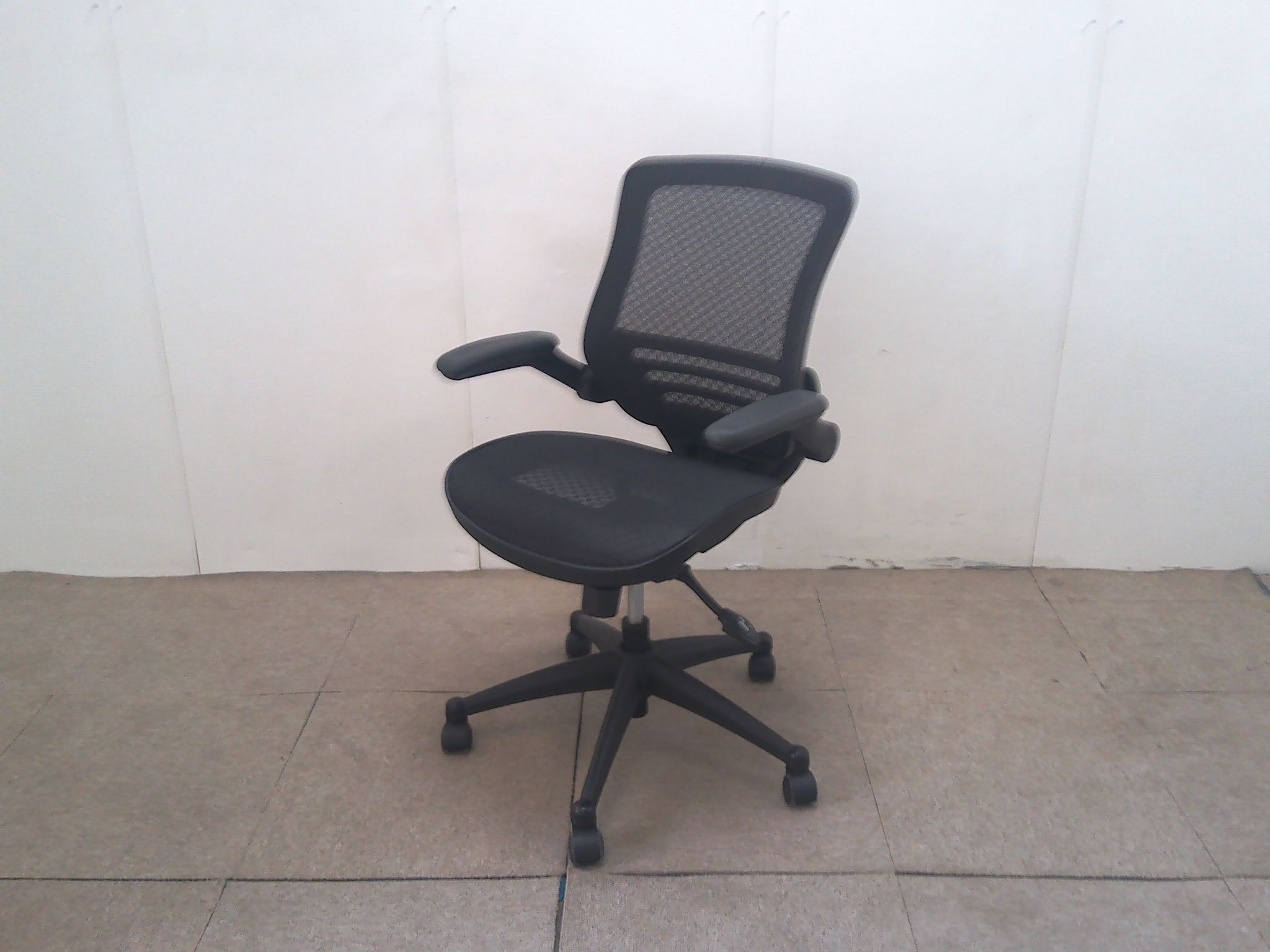 ブラック OAチェア 肘あり 【中古】