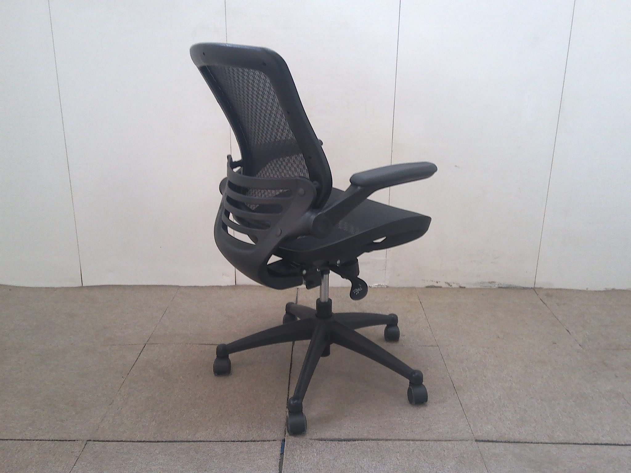 ブラック OAチェア 肘あり 【中古】