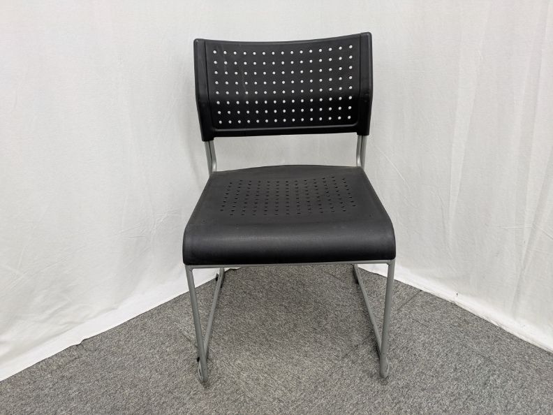 アイリスチトセ/ ブラック / 【中古】 スタッキングチェア