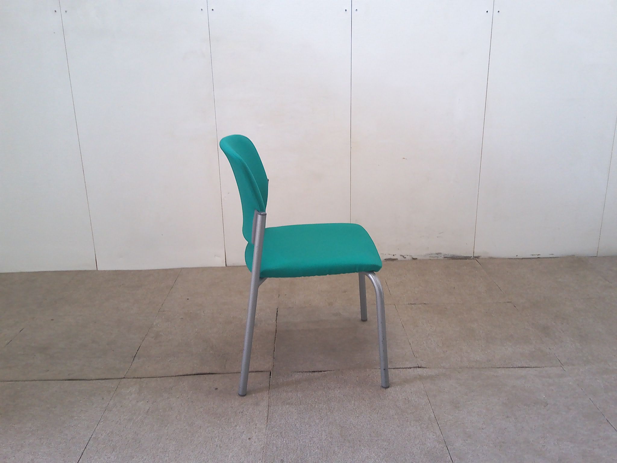 コクヨ グリーン スタッキングチェア 【中古】