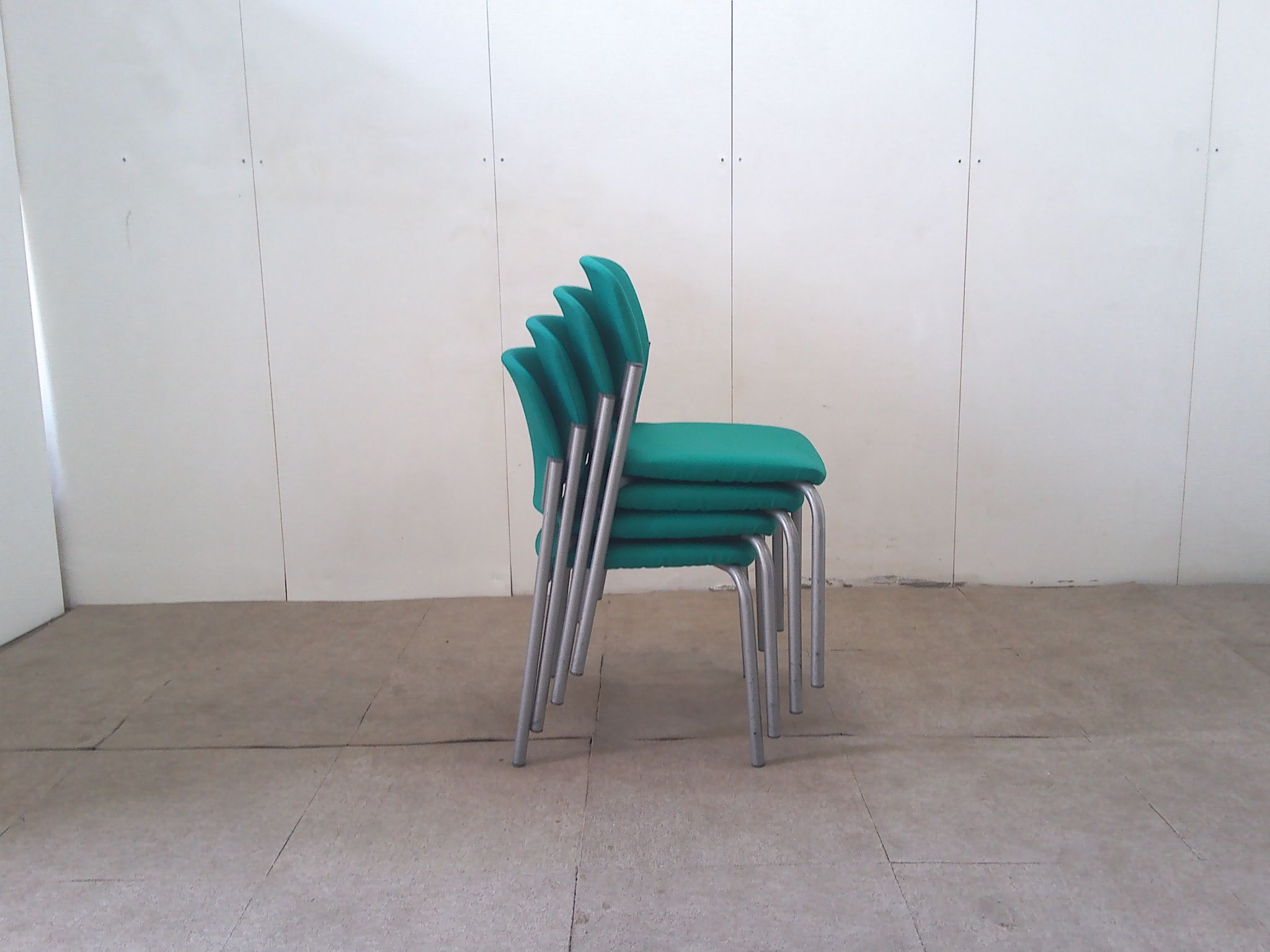 コクヨ グリーン スタッキングチェア 【中古】