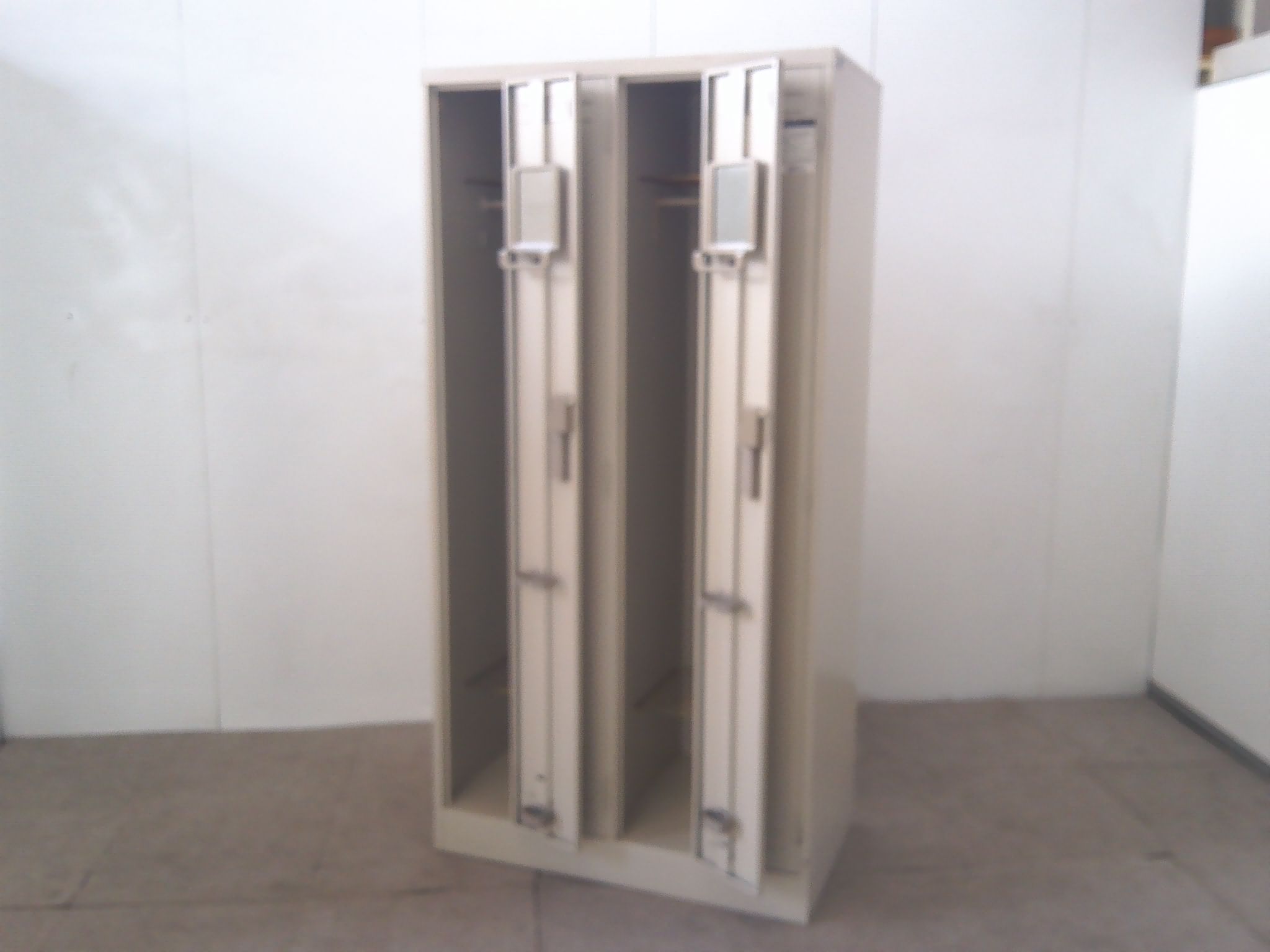 コクヨ LK-4MK 4人用ロッカー 【中古】