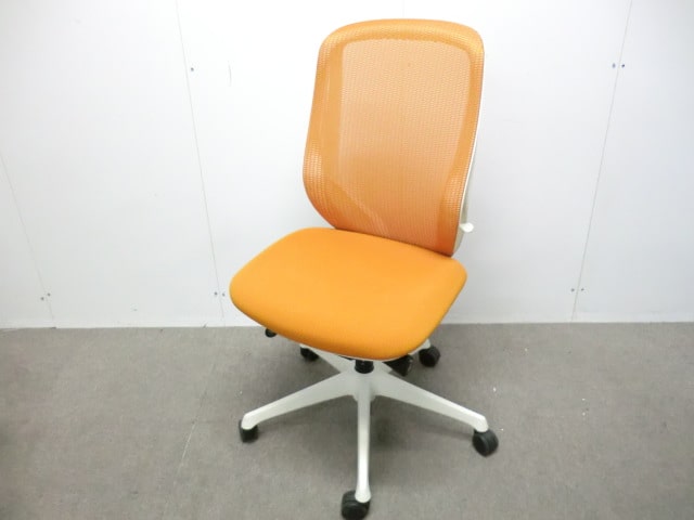 オカムラ/シルフィー/ オレン / 【中古】 OAチェア肘無し