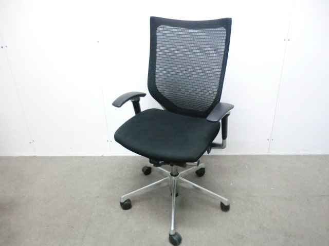 オカムラ / バロン / ブラック 【中古】OAチェア肘あり