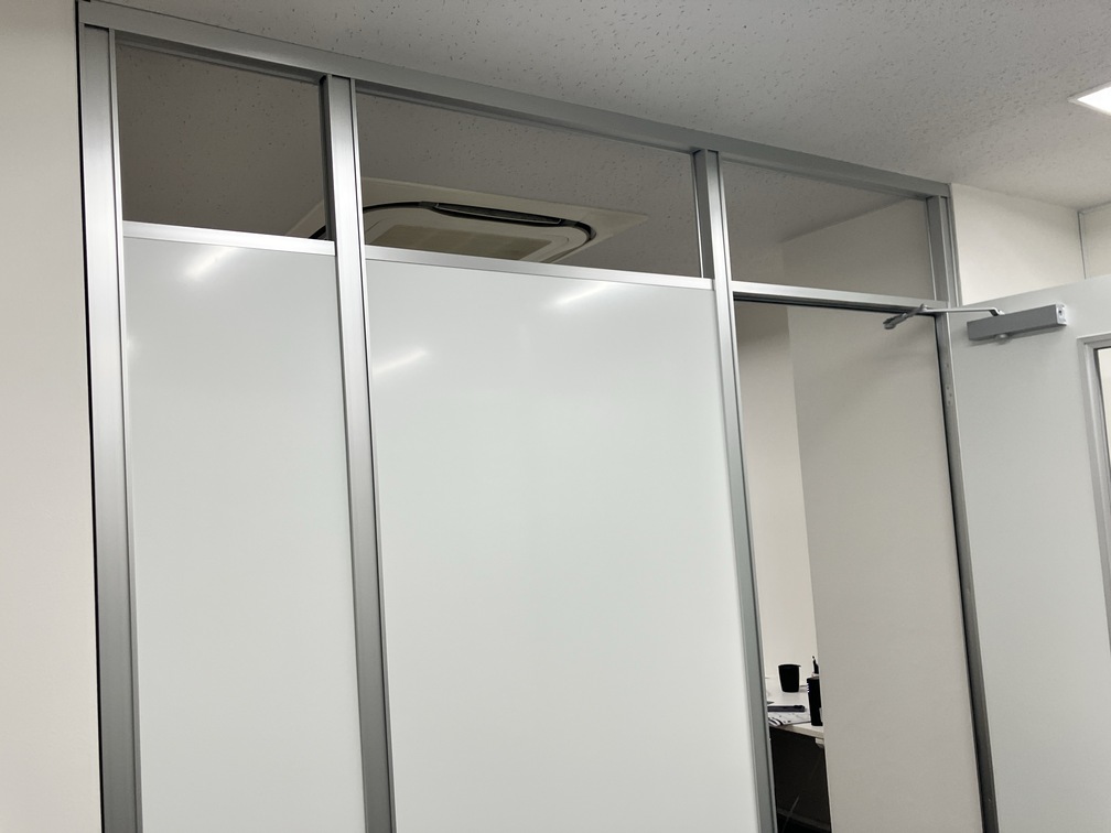 エアコンが塞がってしまう