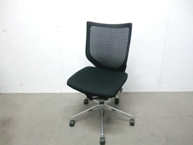 オカムラ / バロン / ブラック 【中古】 OAチェア肘無
