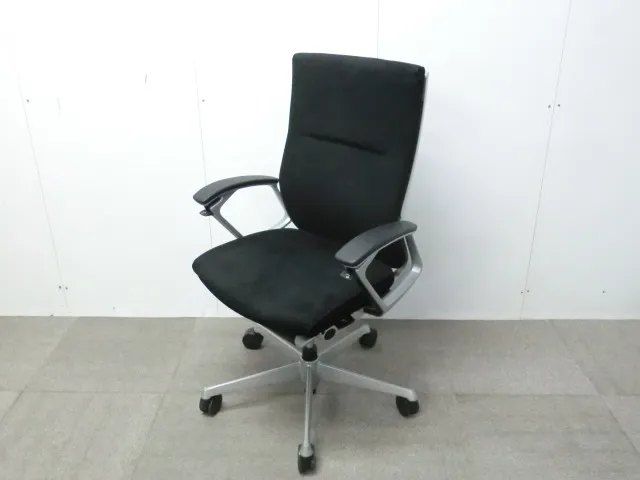 オカムラ/デューク/ ブラック / 【中古】 ＯＡチェア肘有
