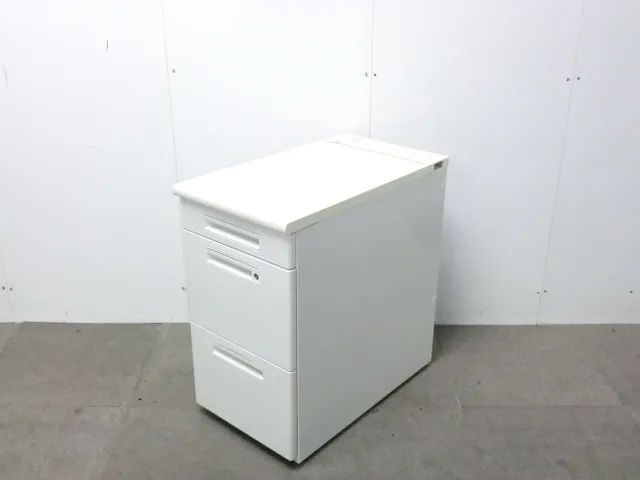 ナイキ / ホワイト / 【中古】 ３段脇机