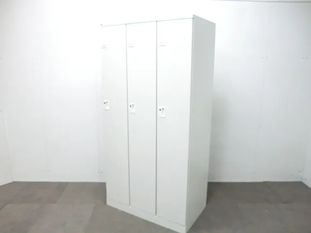ナイキ / ホワイト / 【中古】 ３人用ロッカー